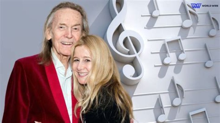 Wiki Bio, age, siblings, boyfriend?